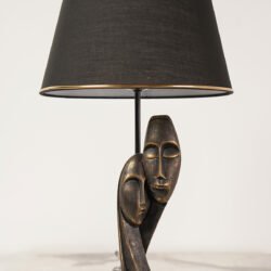 TLT 1263-AB ΕΠΙΤΡΑΠΕΖΙΑ ΛΑΜΠΑ ΜΑΥΡΗ ΜΕ ΦΙΓΟΥΡΑ ΖΕΥΓΑΡΙ ΣΚΟΥΡΙΑ