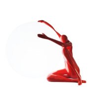 TLC 1118 RD ΕΠΙΤΡΑΠΕΖΙΑ ΛΑΜΠΑ ΑΝΘΡΩΠΑΚΙ KOKKINO ΑΓΚΑΛΙΑ ΜΕ ΠΛΑΣΤΙΚΗ ΜΠΑΛΑ ΦΩΤΙΖΟΜΕΝΗ 1xE-27